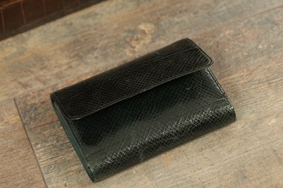Lot 650 - A 19TH CENTURY GENTLEMAN'S CROCODILE SKIN TRAVELLING BAG