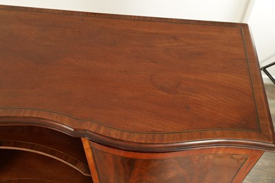 Lot 1629 - AN UNUSUAL GEORGE III CROSS-BANDED FLAMED MAHOGANY SERPENTINE FRONTED SIDE CABINET