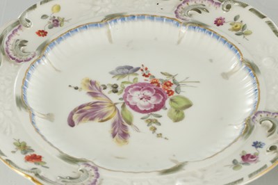 Lot 24 - A SET OF SIX LATE 19TH CENTURY CONTINENTAL PORCELAIN PLATES