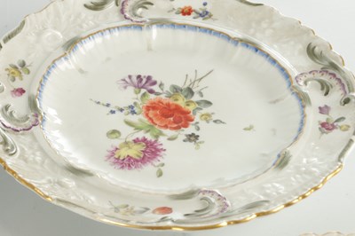 Lot 24 - A SET OF SIX LATE 19TH CENTURY CONTINENTAL PORCELAIN PLATES