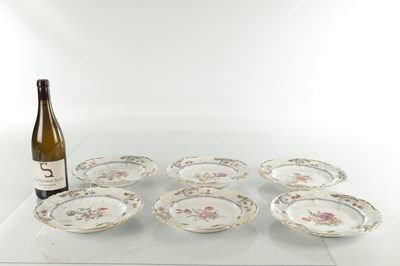Lot 24 - A SET OF SIX LATE 19TH CENTURY CONTINENTAL PORCELAIN PLATES