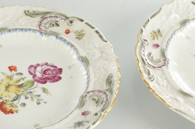 Lot 24 - A SET OF SIX LATE 19TH CENTURY CONTINENTAL PORCELAIN PLATES