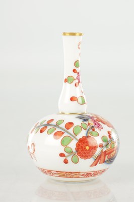 Lot 48 - A 19TH CENTURY MEISSEN PORCELAIN POUNCE POT AND A MINIATURE MEISSEN VASE