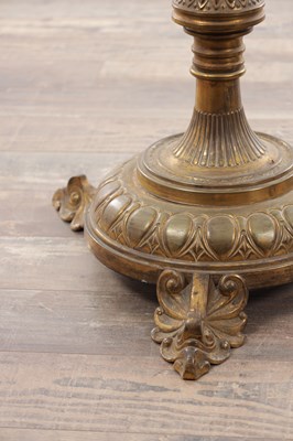 Lot 501 - A 19TH CENTURY GILT BRASS STANDARD OIL LAMP