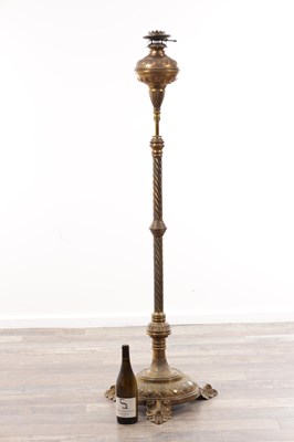 Lot 501 - A 19TH CENTURY GILT BRASS STANDARD OIL LAMP