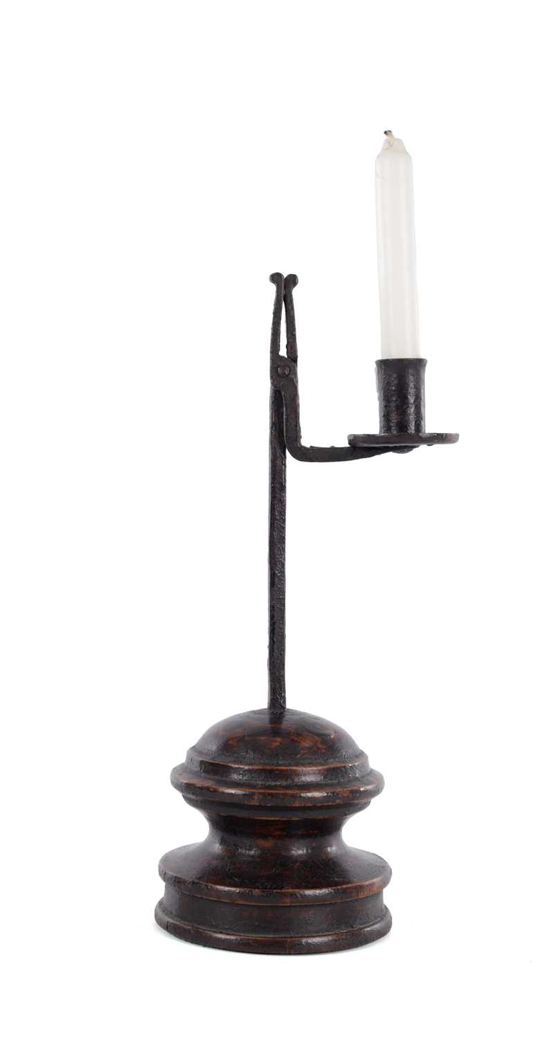 Lot 546 - AN 18TH CENTURY NIP RUSHLIGHT CANDLESTICK