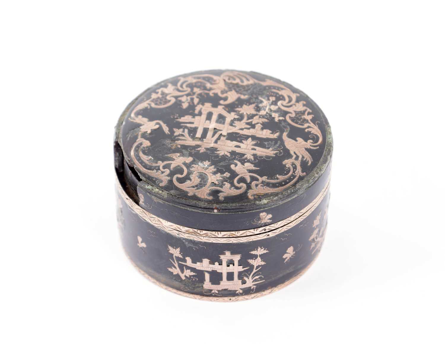 Lot 515 - A 18TH CENTURY YELLOW metal-mounted TORTOISESHELL BOX AND COVER