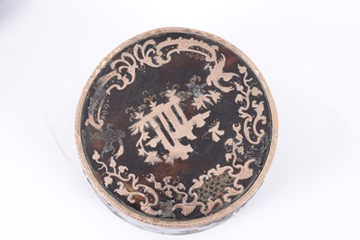 Lot 515 - A 18TH CENTURY YELLOW metal-mounted TORTOISESHELL BOX AND COVER