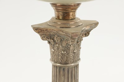 Lot 551 - A VICTORIAN SILVER PLATED CORINTHIAN COLUMN OIL LAMP