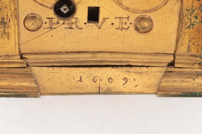 Lot 1301 - AN EARLY 17TH CENTURY GERMAN GILT CASED STRIKING TABLE CLOCK