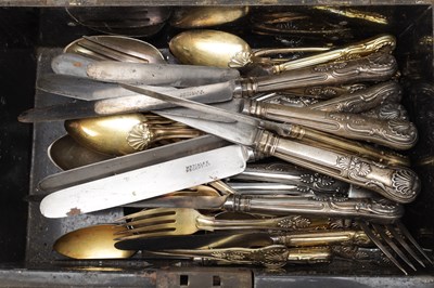 Lot 3 - A COLLECTION OF GEORGIAN ENGLISH SILVER KING'S PATTERN FLATWARE AND CUTLERY