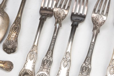 Lot 3 - A COLLECTION OF GEORGIAN ENGLISH SILVER KING'S PATTERN FLATWARE AND CUTLERY