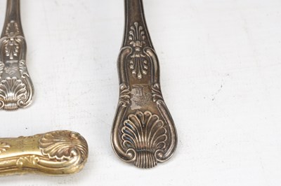 Lot 3 - A COLLECTION OF GEORGIAN ENGLISH SILVER KING'S PATTERN FLATWARE AND CUTLERY