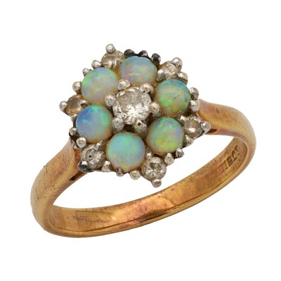 Lot 258 - AN 18CT YELLOW GOLD OPAL AND DIAMOND DAISY CLUSTER RING