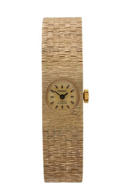 Lot 376 - A REALM LADIES' 9CT GOLD MANUAL WIND WRIST WATCH