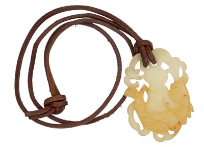 Lot 804 - A CHINESE JADE CARVED OPENWORK PENDANT NECKLACE