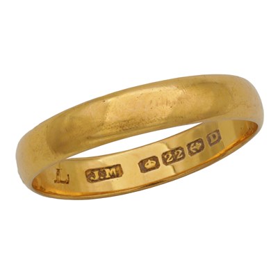 Lot 202 - A 22CT GOLD BAND