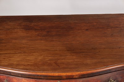 Lot 1694 - A GOOD GEORGE III GENTLEMAN'S SERPENTINE FRONTED FIGURED SATINWOOD DRESSING CHEST