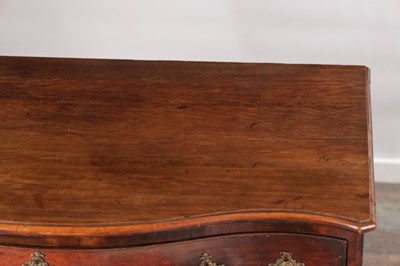 Lot 1694 - A GOOD GEORGE III GENTLEMAN'S SERPENTINE FRONTED FIGURED SATINWOOD DRESSING CHEST