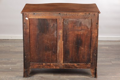 Lot 1694 - A GOOD GEORGE III GENTLEMAN'S SERPENTINE FRONTED FIGURED SATINWOOD DRESSING CHEST
