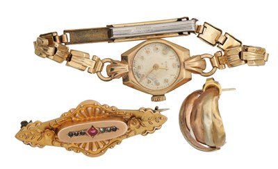 Lot 168 - A COLLECTION OF THREE 9CT GOLD ITEMS