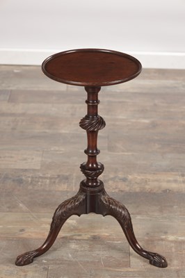 Lot 1685 - A FINE GEORGE III CARVED MAHOGANY KETTLE STAND