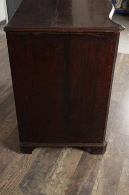 Lot 1569 - A GEORGE III MAHOGANY GENTLEMAN'S SERPENTINE FRONT DRESSING CHEST