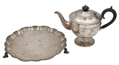 Lot 69 - TWO 20TH CENTURY ENGLISH SILVER TABLEWARE ITEMS