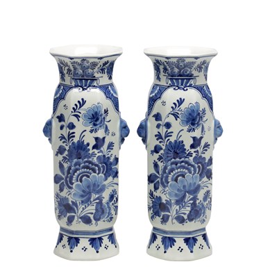 Lot 572 - A PAIR OF EARLY 20TH CENTURY DELFT BLUE AND WHITE PORCELAIN VASES