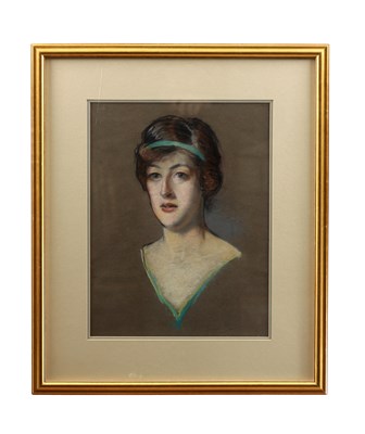 Lot 887 - REGINALD GRANGE BRUNDRIT (BRITISH, 1883-1960) AN EARLY 20TH CENTURY PASTEL PORTRAIT OF A LADY