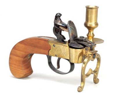 Lot 1038 - AN EARLY 19TH CENTURY BRASS AND STEEL FLINTLOCK TINDER LIGHTER WITH CANDLE SCONCE