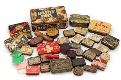Lot 336 - A COLLECTION OF VINTAGE AND ANTIQUE ADVERTISING TINS AND BOXES