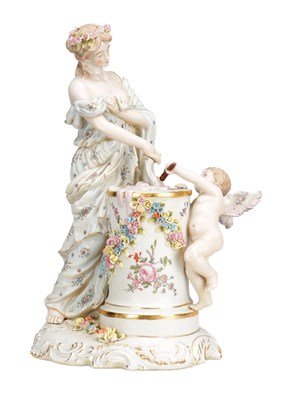Lot 630 - A LARGE LATE 19TH CENTURY SITZENDORF PORCELAIN FIGURE GROUP OF A MAIDEN AND CUPID