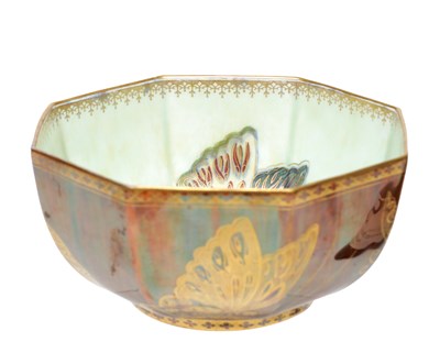 Lot 614 - AN EARLY 20TH CENTURY WEDGWOOD BUTTERFLY LUSTRE BOWL PATTERN Z4830