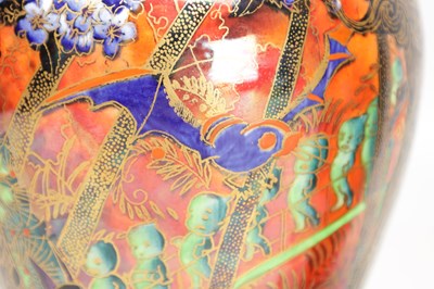 Lot 691 - AN EARLY 20TH CENTURY WEDGWOOD FAIRYLAND LUSTRE VASE IN THE IMPS ON A BRIDGE PATTERN Z5481
