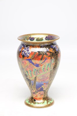 Lot 691 - AN EARLY 20TH CENTURY WEDGWOOD FAIRYLAND LUSTRE VASE IN THE IMPS ON A BRIDGE PATTERN Z5481