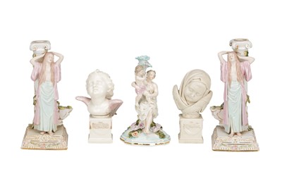 Lot 582 - A COLLECTION OF FIVE PIECES OF CONTINENTAL PORCELAIN