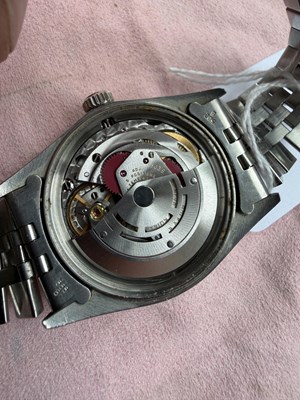 Lot 316 - A GENTLEMAN'S ROLEX STAINLESS STEEL OYSTER PERPETUAL DATEJUST AUTOMATIC WRISTWATCH