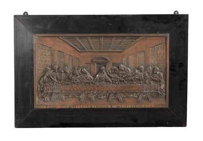 Lot 1135 - AN EARLY 20TH CENTURY BRONZE PLAQUE DEPICTING THE LAST SUPPER