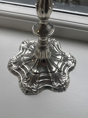 Lot 19 - A FINE PAIR OF GEORGE III ENGLISH CAST SILVER CANDLESTICKS BY EBENEZER COKER