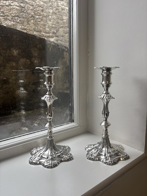 Lot 19 - A FINE PAIR OF GEORGE III ENGLISH CAST SILVER CANDLESTICKS BY EBENEZER COKER