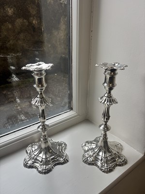 Lot 19 - A FINE PAIR OF GEORGE III ENGLISH CAST SILVER CANDLESTICKS BY EBENEZER COKER