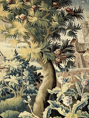 Lot 1122 - A LARGE AND IMPRESSIVE 18TH CENTURY FRENCH VERDURE TAPESTRY