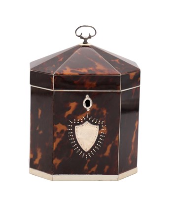 Lot 1381 - AN EARLY 19TH CENTURY IVORY AND SILVER STRUNG TORTOISESHELL OCTAGONAL TENT TOP TEA CADDY