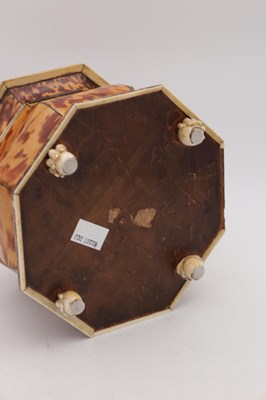 Lot 1407 - AN EARLY 19TH CENTURY TORTOISESHELL AND SILVER WIRE INLAID HEXAGONAL DOUBLE TEA CADDY
