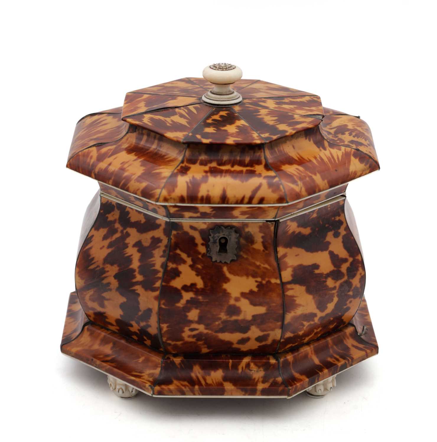 Lot 1407 - AN EARLY 19TH CENTURY TORTOISESHELL AND SILVER WIRE INLAID HEXAGONAL DOUBLE TEA CADDY