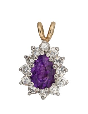 Lot 247 - AN AMETHYST AND DIAMOND CLUSTER PENDANT