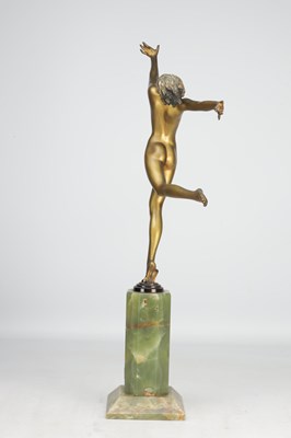 Lot 1136 - JOSEF LORENZL AN AUSTRIAN ART DECO GILT BRONZE FIGURE OF A NUDE DANCER ON GREEN ONYX BASE