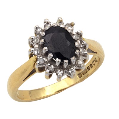 Lot 158 - AN 18CT YELLOW GOLD SAPPHIRE AND DIAMOND RING