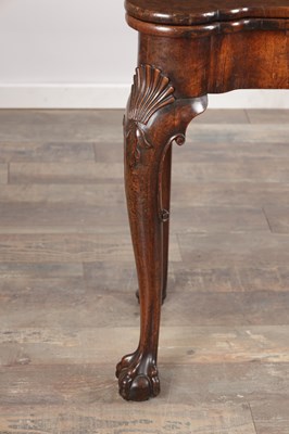 Lot 1689 - A QUEEN ANNE FIGURED WALNUT TEA TABLE
